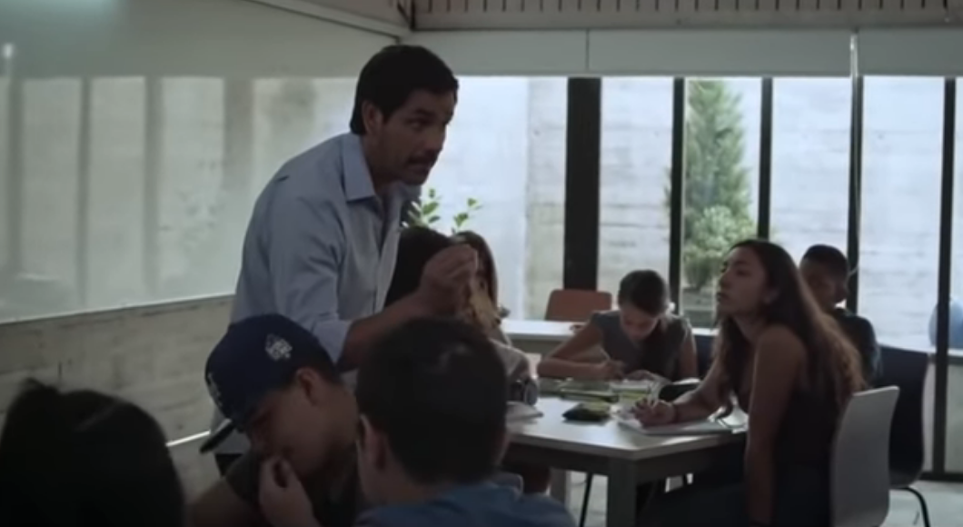 Pablo Macaya protagoniza potente video de una "clase del futuro"