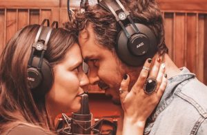 ¡Mucha química! Magdalena Muller y Nicolás Oyarzún sorprenden con apasionado cover de "Shallow"