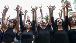 Víctimas de heridas oculares anuncian querella contra presidente Piñera