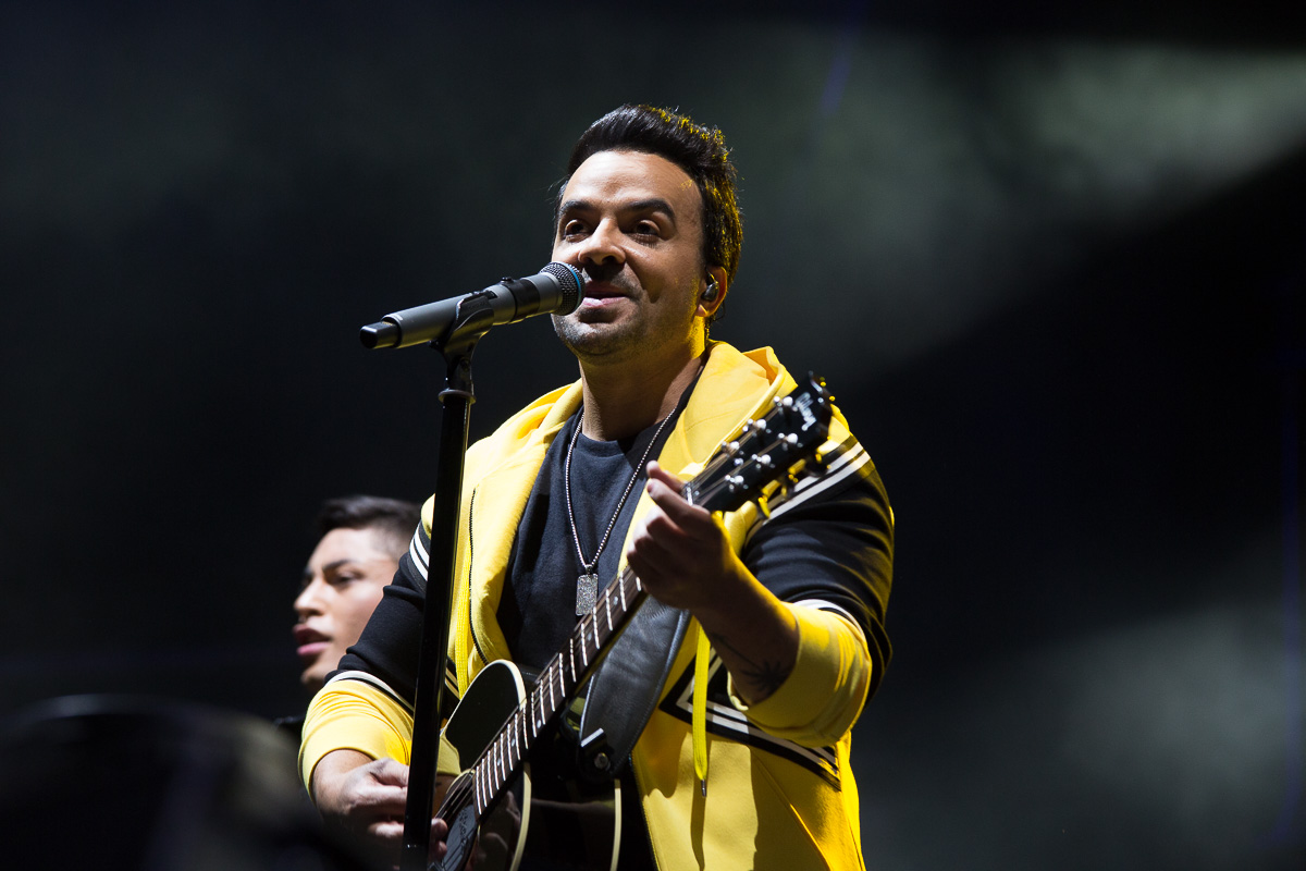 Revive los mejores momentos del show de Luis Fonsi en Chile