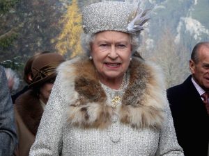 Reina Isabel y decisión sobre su vestuario que fue celebrada por animalistas