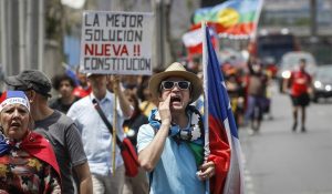 Marcha "De la Quinta a La Moneda" llegó a Santiago tras dos días caminando