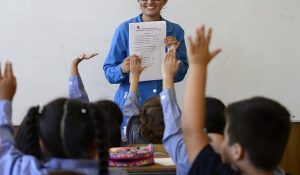 Colegio de Profesores advierte sobre afiche falso que llama a no educar hijos de carabineros