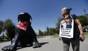 Escultura del 'Negro Matapacos' amaneció completamente quemada