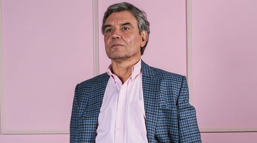 Actor Alejandro Goic denunció golpiza de Carabineros tras intentar defender a funcionario