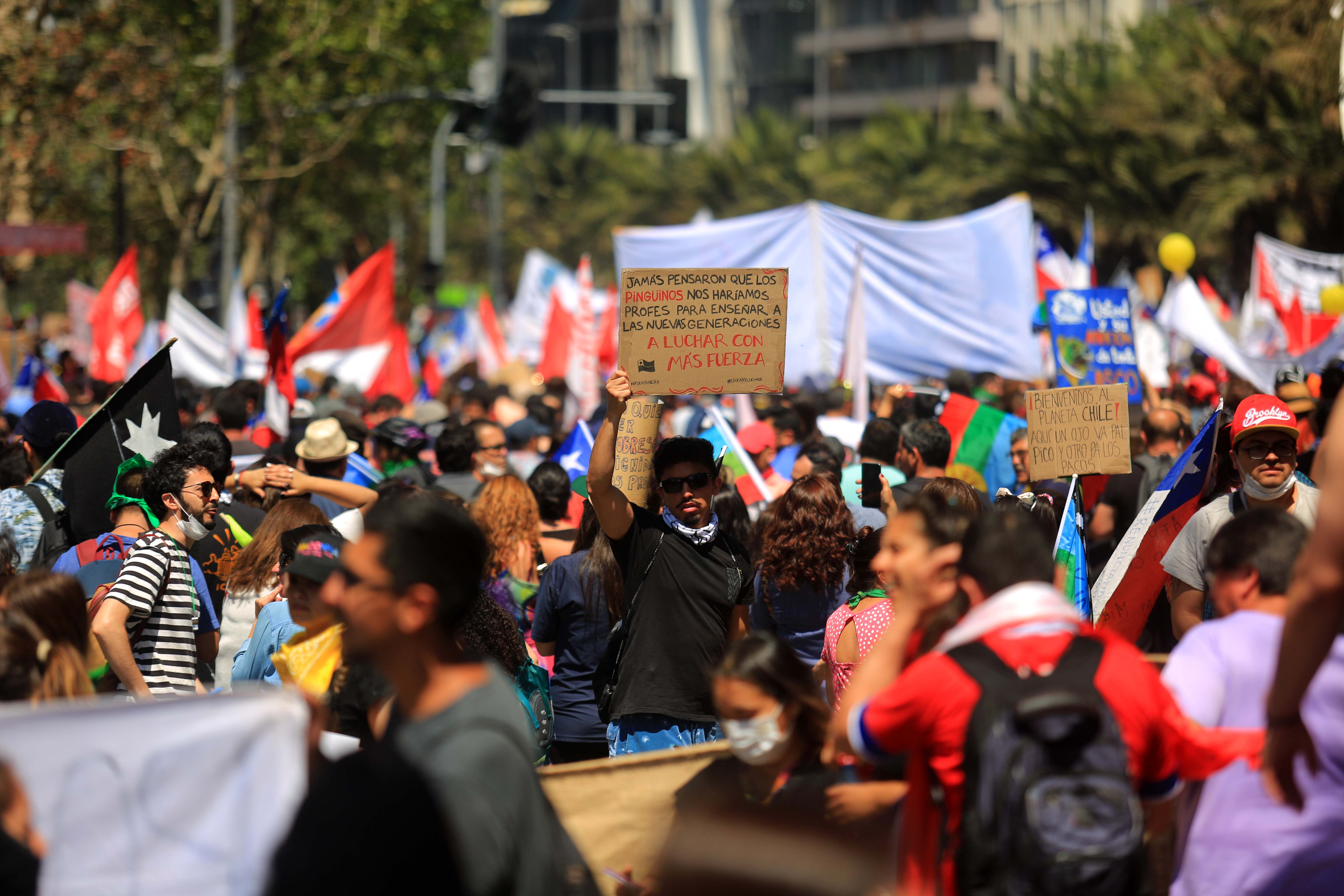 Encuesta Cadem: Apoyo a las movilizaciones se alza al 66%