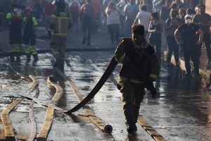 Confirman hallazgo de bidón con combustible durante incendio en Rodelillo