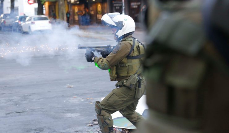 INDH interpone querella por mujer que recibió un impacto de lacrimógena: Perdió su visión