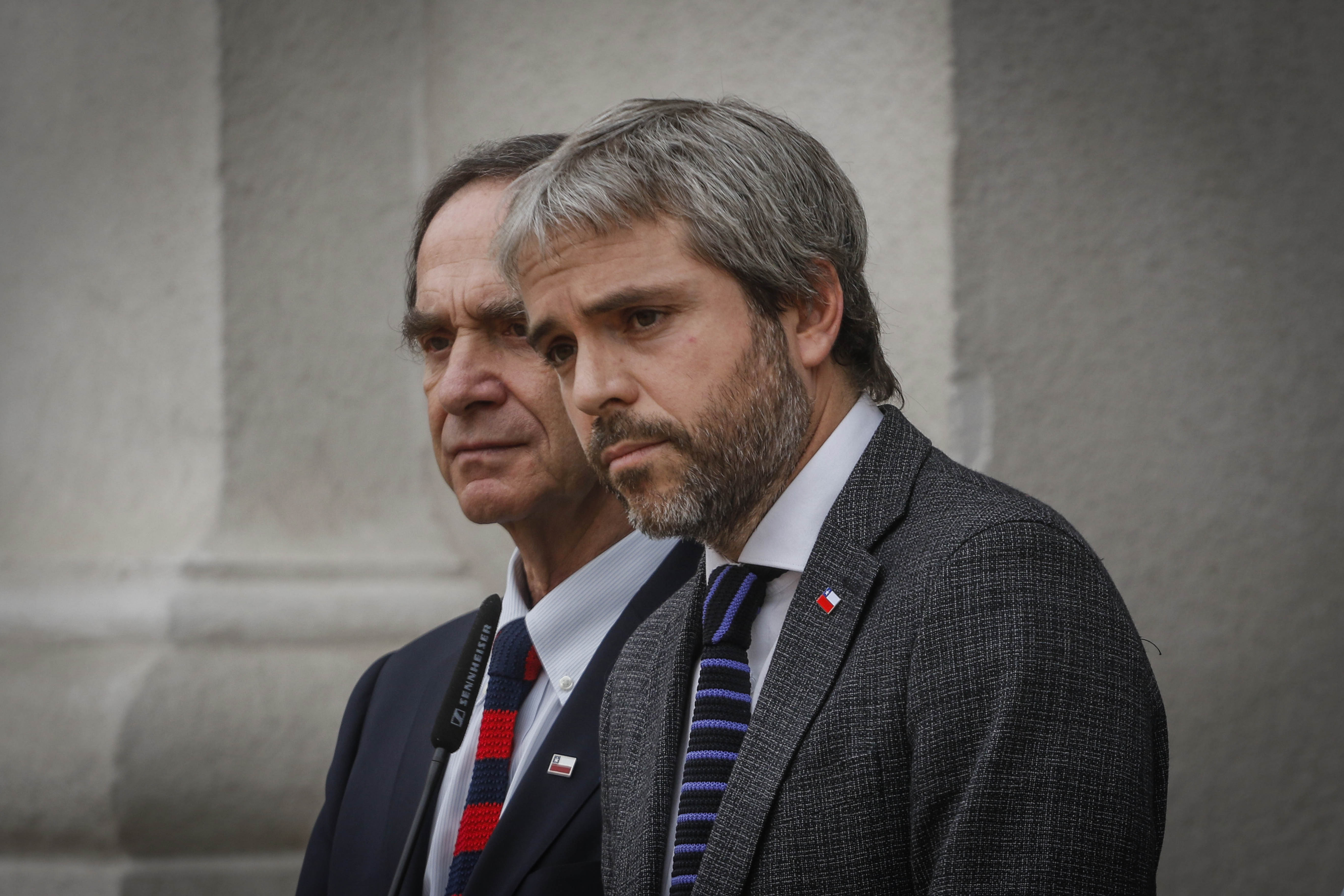 Ministro Blumel cuestionó informe de Amnistía Internacional: La organización le respondió