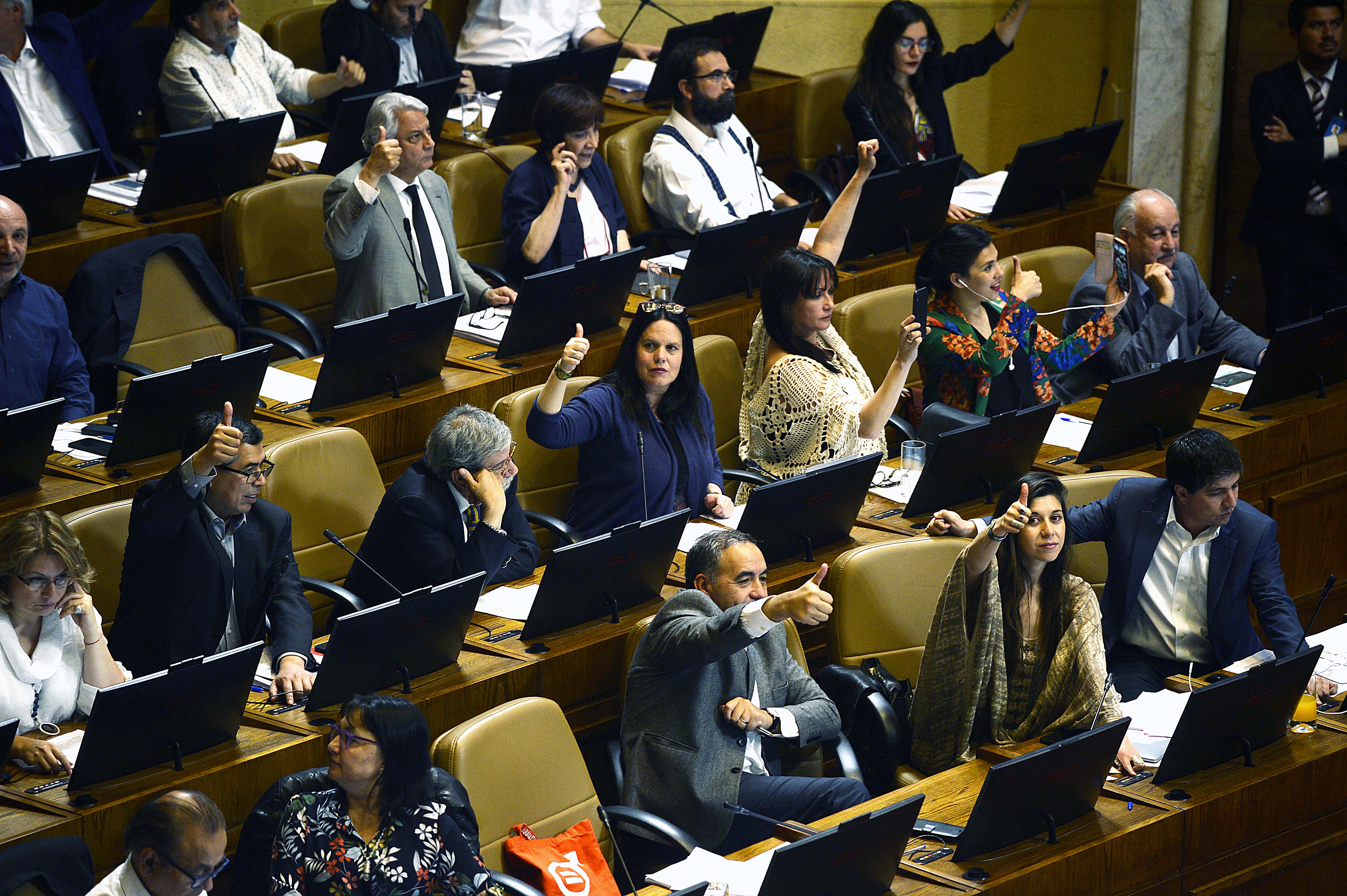 Cámara de Diputados aprueba proyecto para reducir dieta parlamentaria