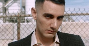 Alex Anwandter estrenó nueva canción inspirada en la represión policial