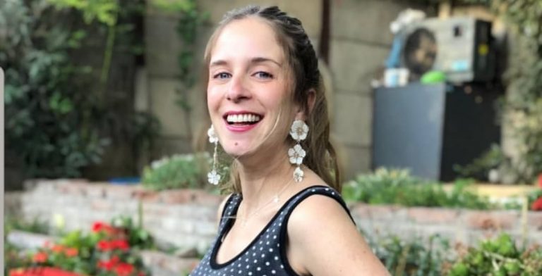 Alison Mandel sorprende con foto de su abultada pancita