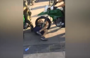 Carabineros inició sumario por motorista que atropelló a un manifestante