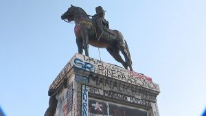 Se analiza retirar estatua del General Baquedano para evitar su deterioro
