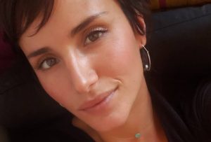 Actriz Isidora Urrejola sorprendió con maquillaje inspirado en el estallido social