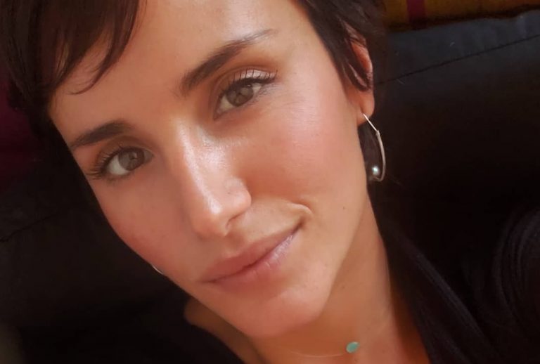 Actriz Isidora Urrejola sorprendió con maquillaje inspirado en el estallido social