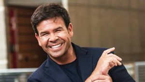 Nacho Gutiérrez genera opiniones divididas al publicar foto al desnudo