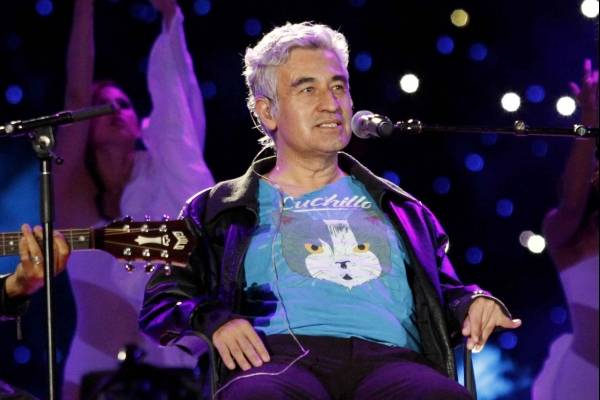 Jorge González defiende a Mon Laferte