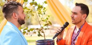 César Campos celebró AUC junto a su novio en ceremonia al aire libre