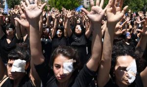 Odontología de Universidad de Chile donará prótesis oculares a víctimas de proyectiles