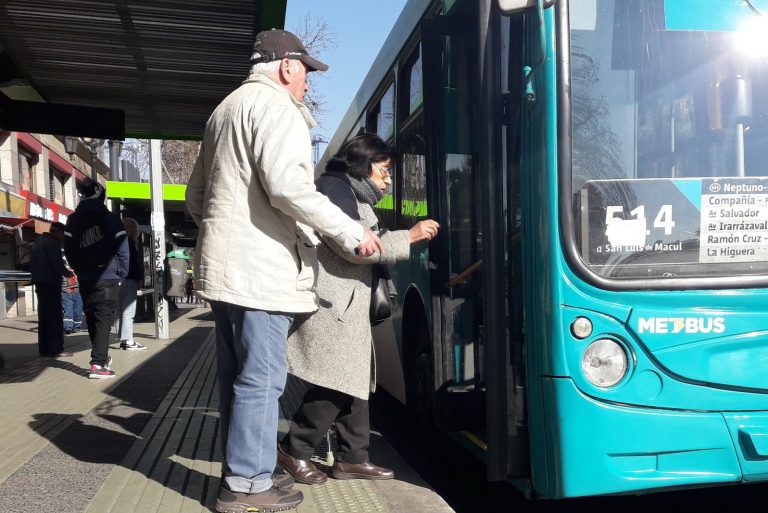Desde julio: Adultos mayores pagarán el 50% del pasaje en el transporte público