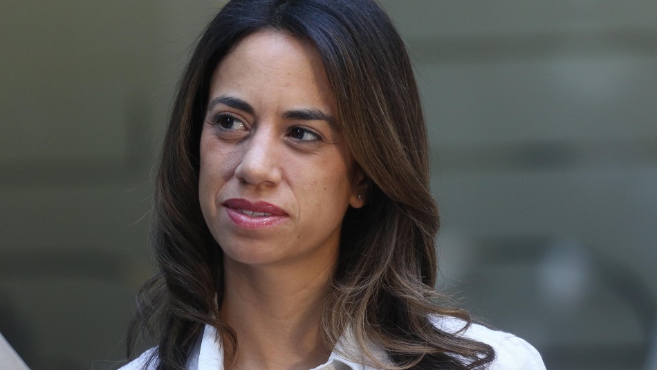 Diputada Paulina Núñez aclaró polémica imagen donde aparece con parche en su ojo