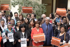 Diputados de oposición presentan acusación constitucional contra presidente Piñera