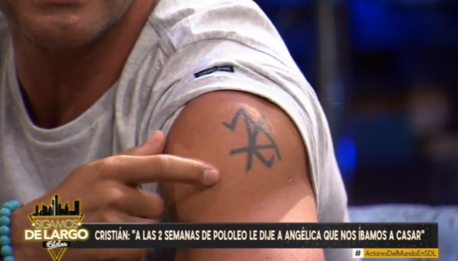 De la Fuente mostró el tatuaje que se hizo a días de comenzar una relación con Angélica Castro