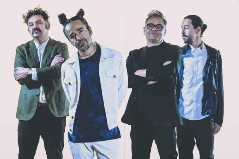 Café Tacvba se suma a los homenajes a la intervención chilena de Las Tesis