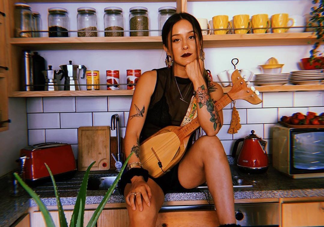 Denise Rosenthal sorprende con foto en bikini para celebrar fin de año