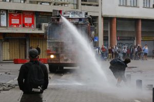 Cadena latinoamericana, TeleSur, denunció grave agresión de Carabineros en su contra