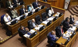 Senado aprueba proceso constituyente, pero sin paridad ni escaños para pueblos indígenas