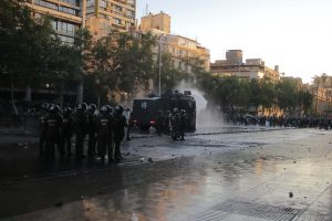 Joven atropellado por Carabineros tendría fractura de pelvis, pero está fuera de riesgo vital