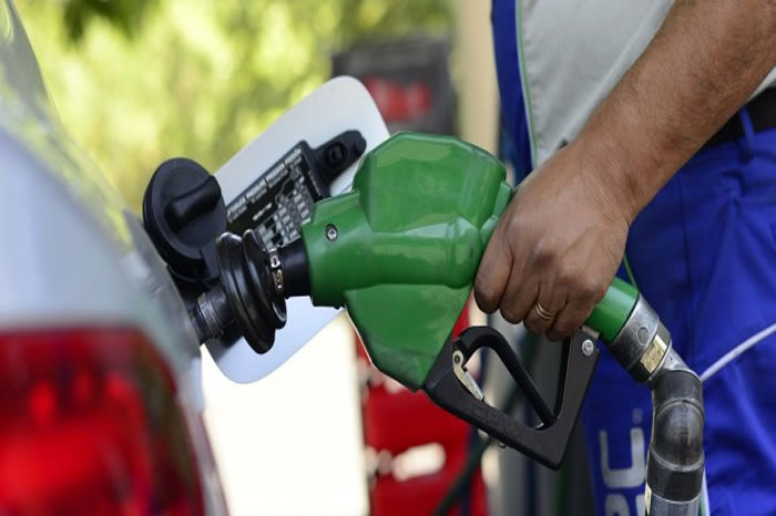 Precios de las bencinas registran nueva alza.