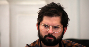 Diputado Gabriel Boric fue increpado por manifestantes en el Parque Forestal