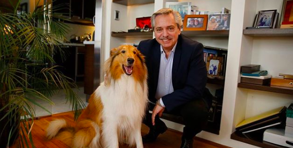 Dylan, el perro del presidente argentino que causa furor en redes sociales