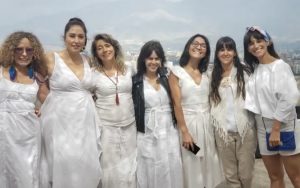 Carola Varleta y Lorena Capetillo animaron ritual de sanación en cerro San Cristibal