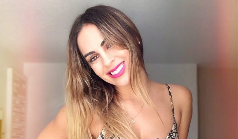 Maura Rivera luce su figura en las playas de Punta Cana