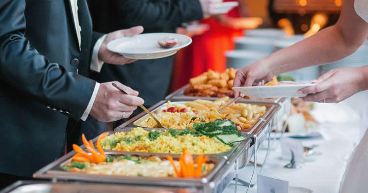 ¡Ojo! Mujer fue expulsada de matrimonio por servirse demasiada comida