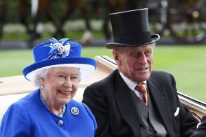 Esposo de la Reina Isabel II fue hospitalizado por precaución