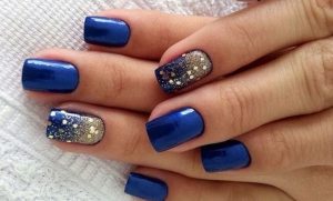 Classic Blue: Lleva el color de moda en tu manicure