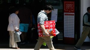 Estudio Adimark: Chilenos piensan gastar menos en entretención y tecnología esta Navidad
