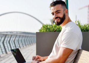 ¿Te gusta sacar fotos? Millonario busca fotógrafo para viajar por el mundo