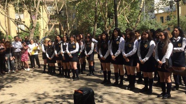 Alumnas de Liceo 1 tienen su licenciatura en la calle tras ser suspendida su ceremonia