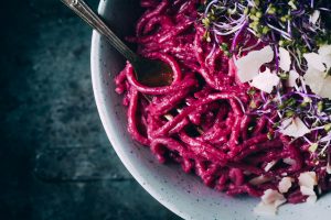 ¡Prepara un delicioso pesto de beterraga!