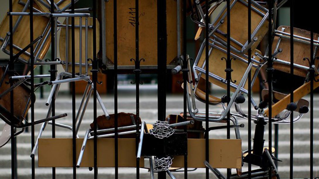 Dos liceos en que se rendirá la PSU fueron tomados