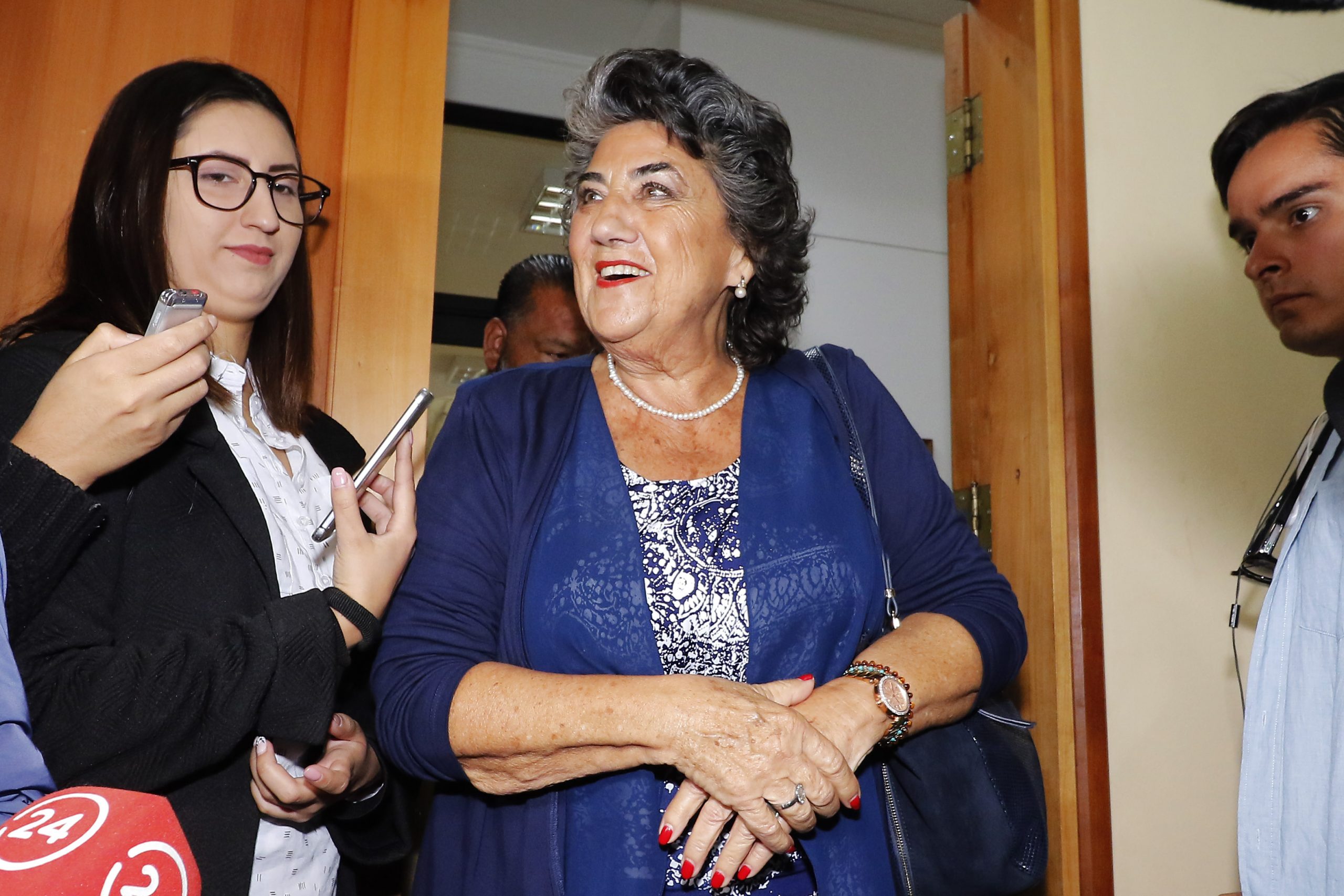 Reginato atacada por manifestantes