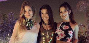 "Parecen hermanas": Carolina Arregui se llenó de elogios por foto en bikini con sus hijas