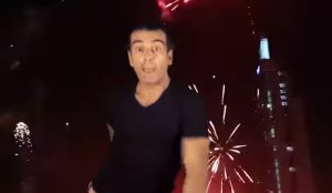 Jorge Alís hizo su propia versión de "1, 2, 3" con el estallido social