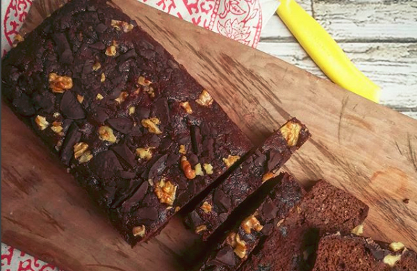 ¡Prepara esta rica receta de brownie de choco plátano!